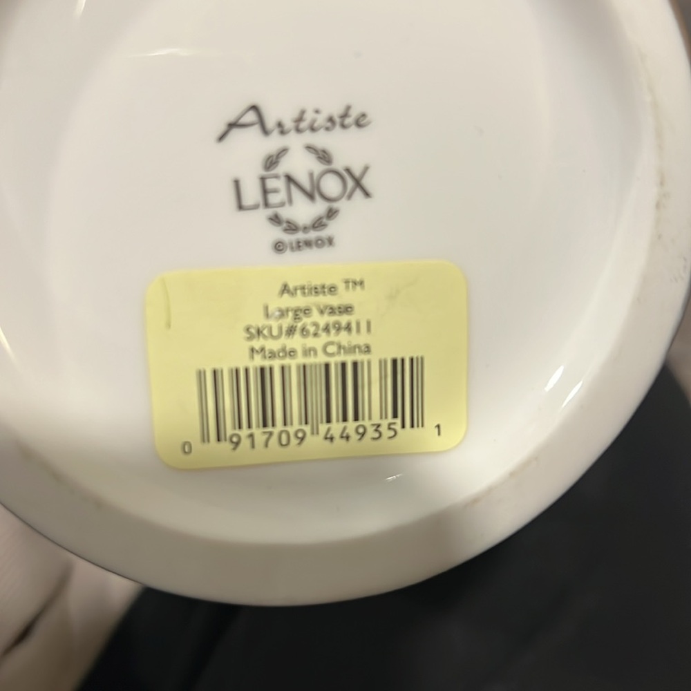 Lenox Artiste 624 Pierced Lattice Swirl Vase – Style 624-9411 – Ivory & Platinum - Picture 2 of 3